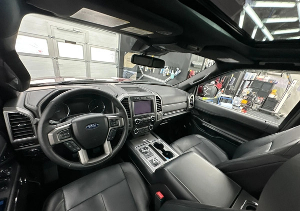 Ford Expedition cena 209000 przebieg: 43000, rok produkcji 2019 z Słupsk małe 781